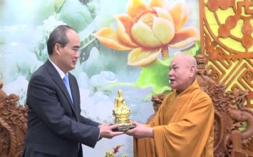 Bí thư Thành ủy TP.HCM chúc Tết Hòa thượng Chủ tịch HĐTS